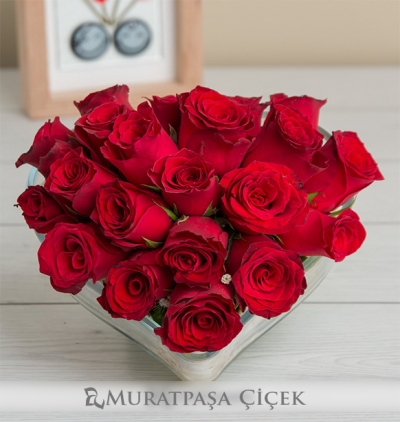  Muratpaşa Çiçek Siparişi 17 Kırmızı Gülden Kalp