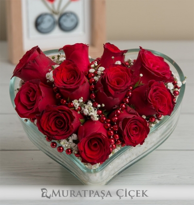  Muratpaşa Çiçek Siparişi 11 Kırmızı Gülden Kalp